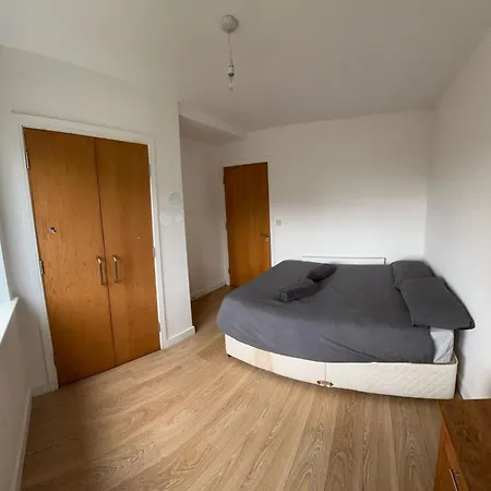 Superb Double Near Airport Konukevi Dublin